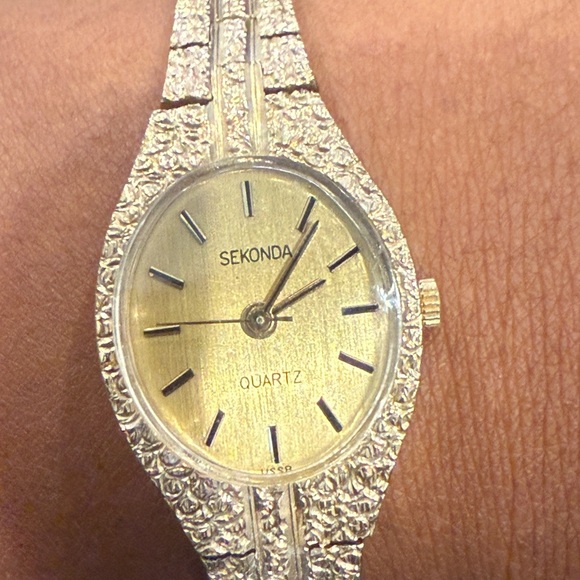 Sekonda Gold Quartz Vintage Watch - Picture 1 of 9